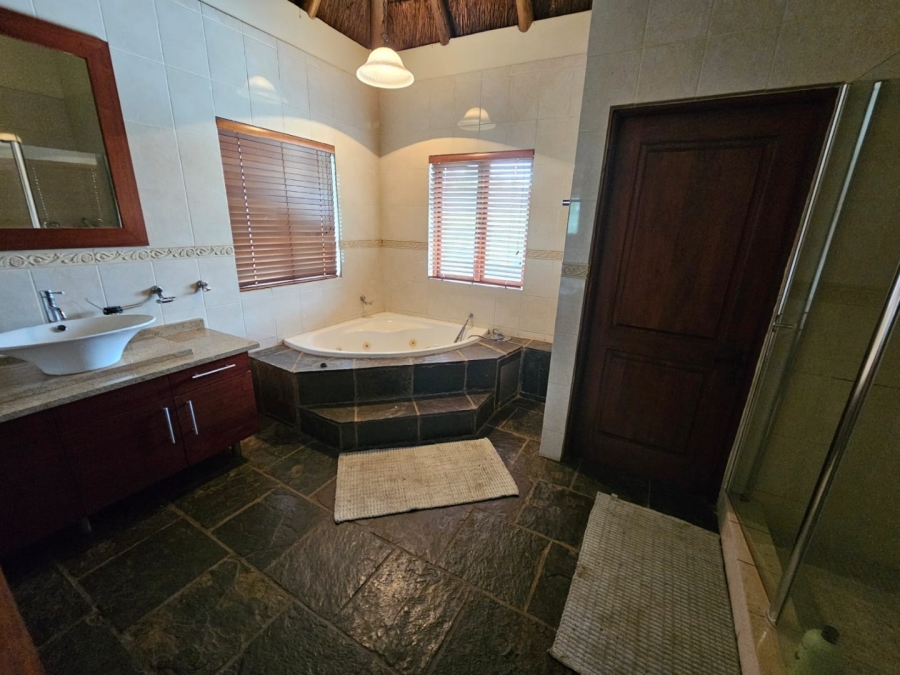 5 Bedroom Property for Sale in Boschenvaal River Front Lodges Free State